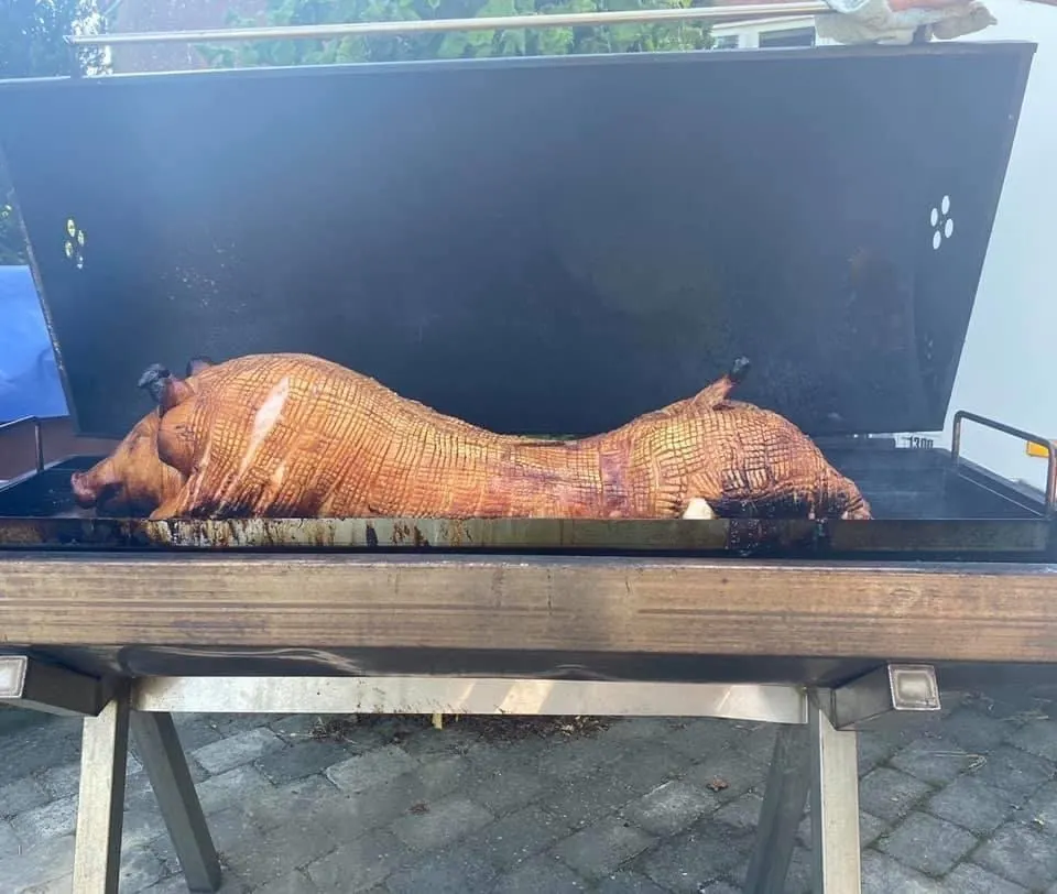 Helstegt pattegris på grillen